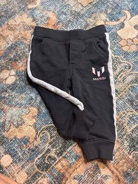 Messi Jogginghose für Jungen, Marineblau, Offizielle Kinderkleidung : : Fashion